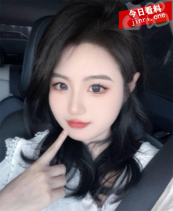 周莹莹 4.jpg