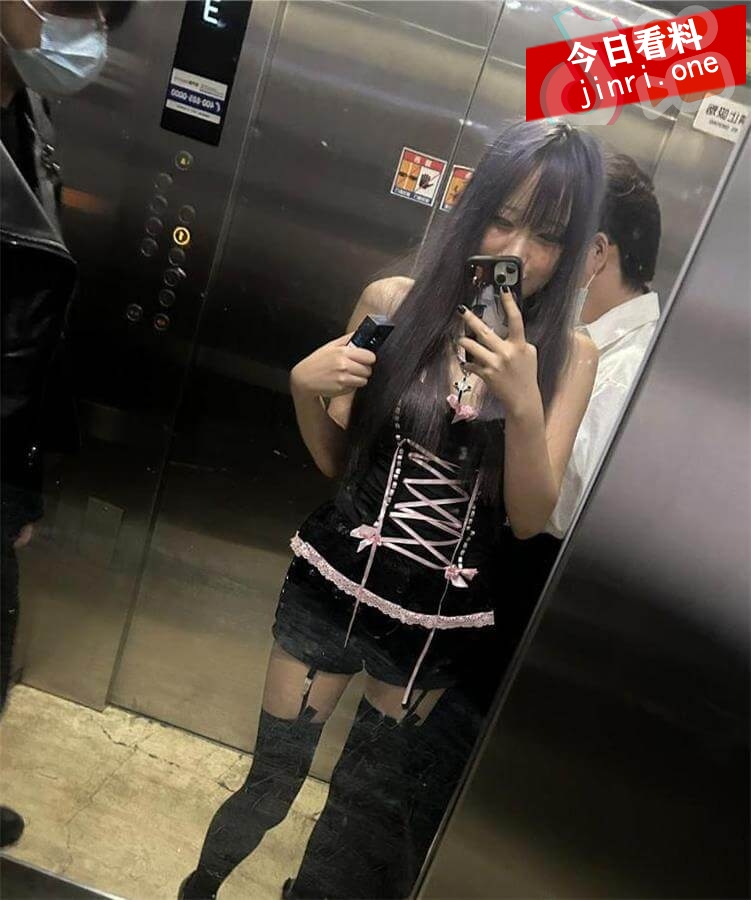 张芯佳 3.jpg